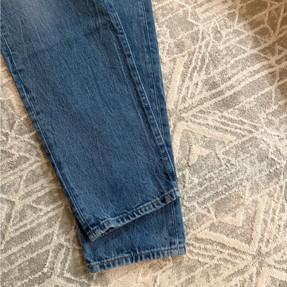 NWT Levi's Women's Jeans in Blue - Picture 2 of 6
